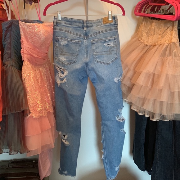 American Eagle Distressed Blue Jeans!! - Picture 2 of 4